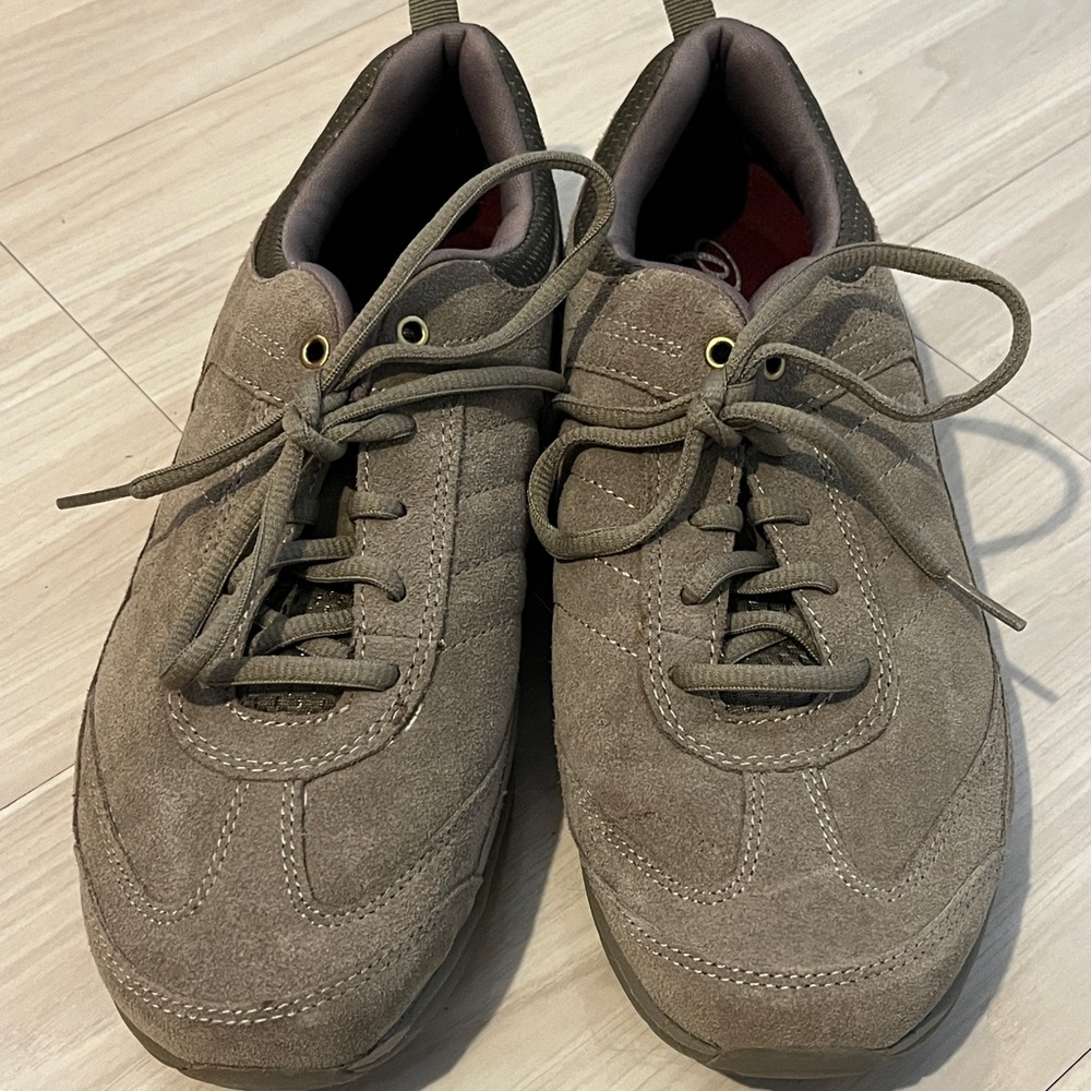 360 Easy Spirit Grey Leather Sneakers size 9